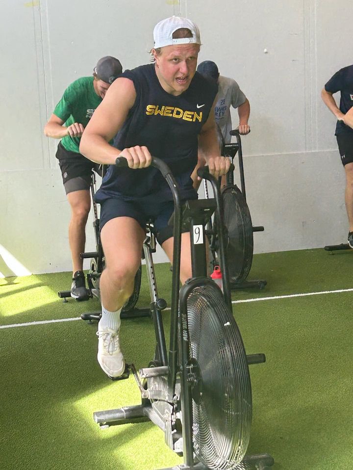 SanJoseSharks's tweet image. Time for a little off-season check in with a few of your Sharks💪😤

#IsItOctoberYet?