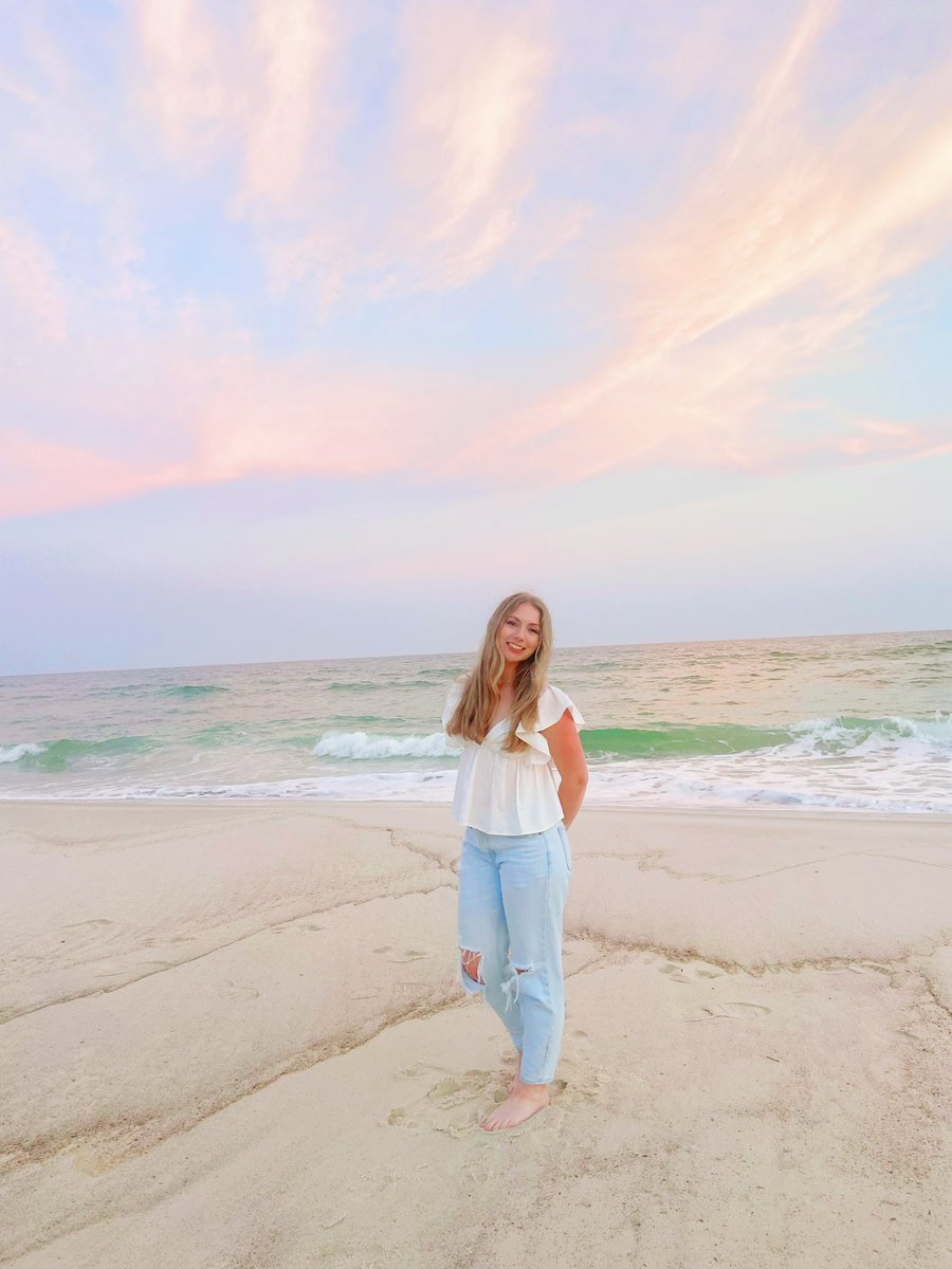 #MEETEXEC 

Meet our VP of Committees and Operations, Emmie Stevens! 💖

Hometown: Oxford, MS
Major: Biomedical Engineering, Pre-Dental