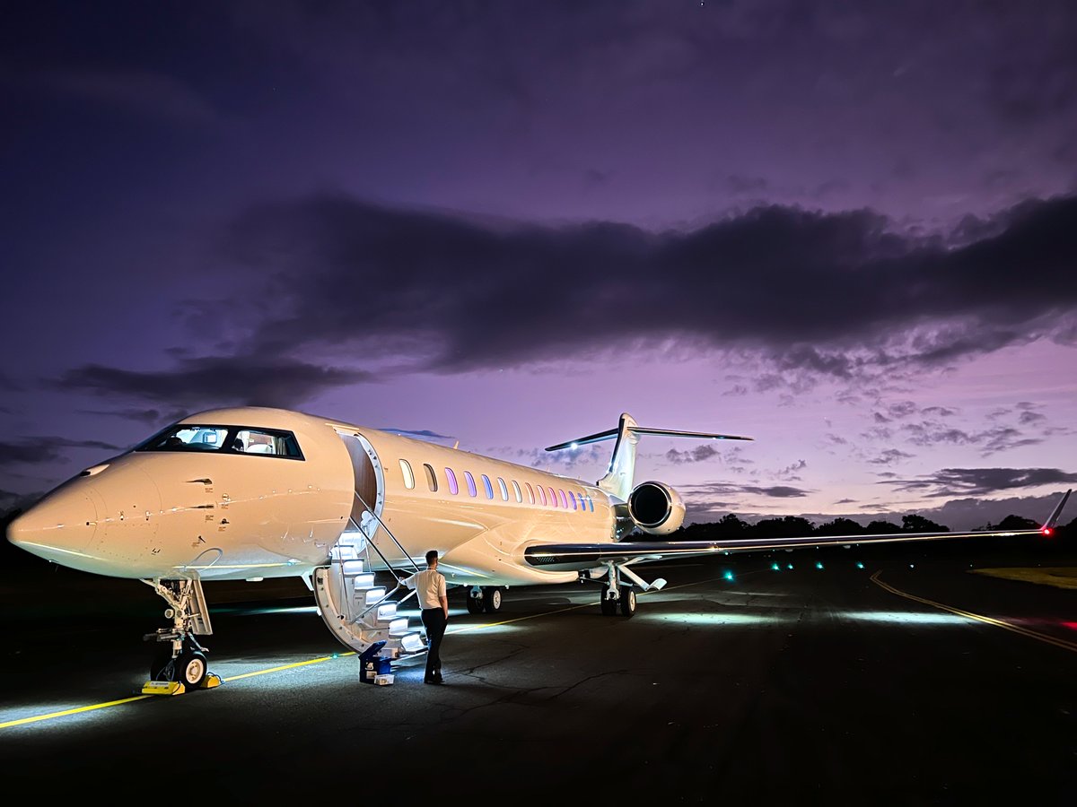 FlySilverAir's tweet photo. Fly before the sunrise and witness the world awakening to its own beauty. 
📷 by Captain Brian Dulle

#FlySilverAir #Global7500 #PrivateJet https://t.co/O3sesGDAL8