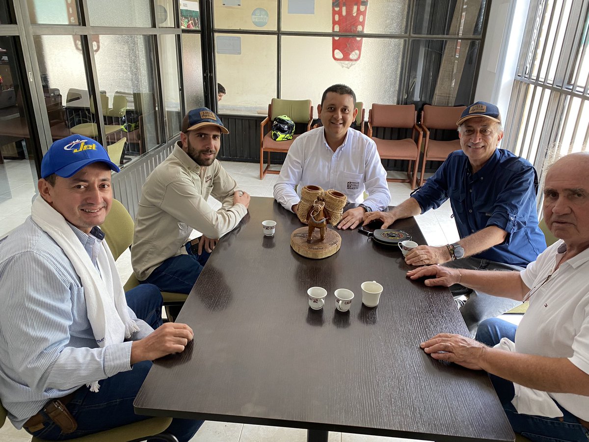 Reunión en Fedecacao Unidad de Carmen de Chucurí sobre tema práctico de la Renovación de Cultivos Improductivos de cacao. Luker Agrícola, Nacional de Chocolates y Consejo Nacional Cacaotero