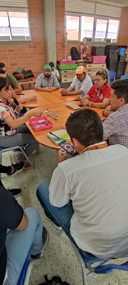 SecAsuntosCund's tweet photo. #BuenaNota técnicos de las #UMATAS de la provincia del #Tequendama se capacitan en identificación de especies de mosca de la fruta y manejo de base de datos para el registro de las especies gracias al proyecto y articulación entre la @GobCun y @MIDAPma https://t.co/FNZgl9yyOh