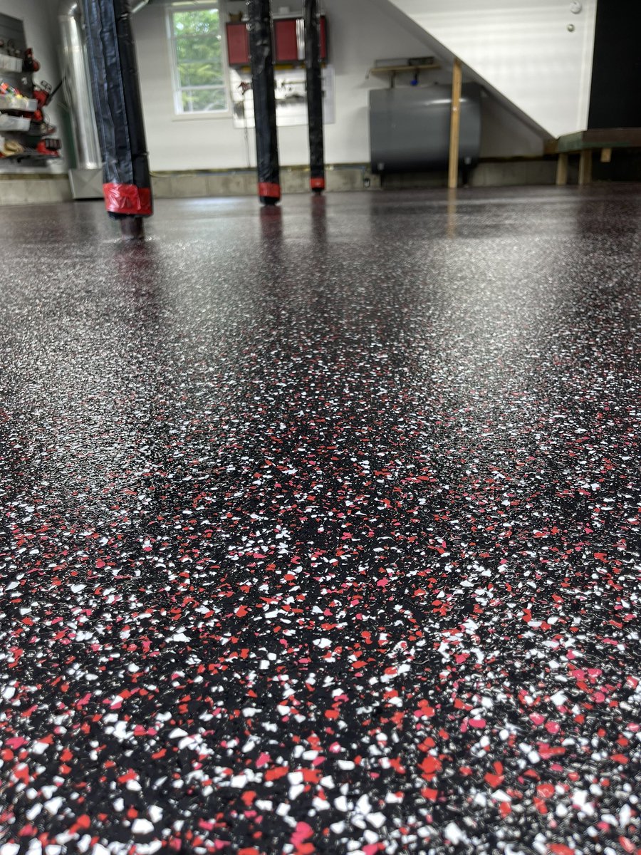 CreteExpert's tweet image. Epoxy flake floor 🚨💥💯 #everythingaboutconcrete #mikedayconcrete #mikedayconcreteyoutube #theconcreteunderground #epoxyflakefloors #epoxyfloors