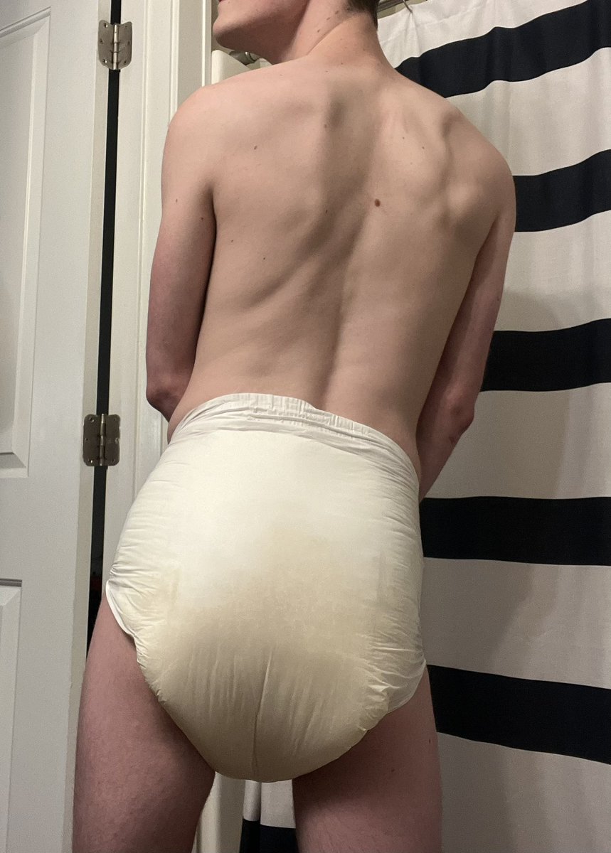 I think I definitely know how to fill them 👀

#abdl #diaperboy #wetdiaper #messydiaper