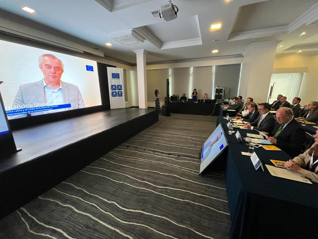 UEenEcuador's tweet photo. 🔷En el marco de nuestra iniciativa #GlobalGateway✨, realizamos el Foro de Inversión UE-Ecuador 🇪🇺🫱🏼‍🫲🏽🇪🇨

En este espacio representantes del sector público, privado y de la cooperación internacional pudieron explorar las diversas perspectivas de inversión y su impacto en el país🔝 https://t.co/Vfze8701Cx