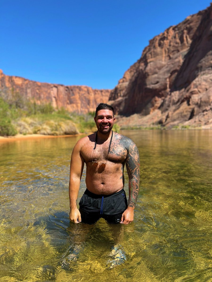 BearyBeg's tweet photo. Chilling on Pebble Beach, along the #ColoradoRiver in the #GrandCanyon, Arizona. #hotbearsummer 🚘📷 https://t.co/Ky0YoKb95Y