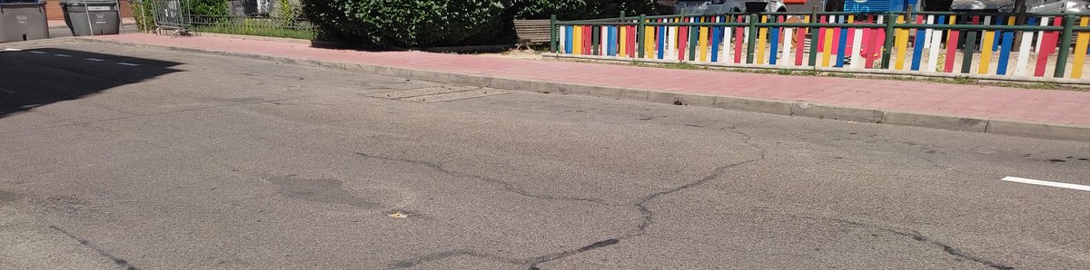 ¡Las obras y las prisas electorales son como el agua y el aceite!

Han pintado solo los aparcamientos (que no la mediana que debería separar los dos carriles) y aún así se les ha 'olvidado' unos cuantos metros.

C/ Mejorada del Campo @JuntaMdistrito3

#Noaladesidia @CuidaAlcala
