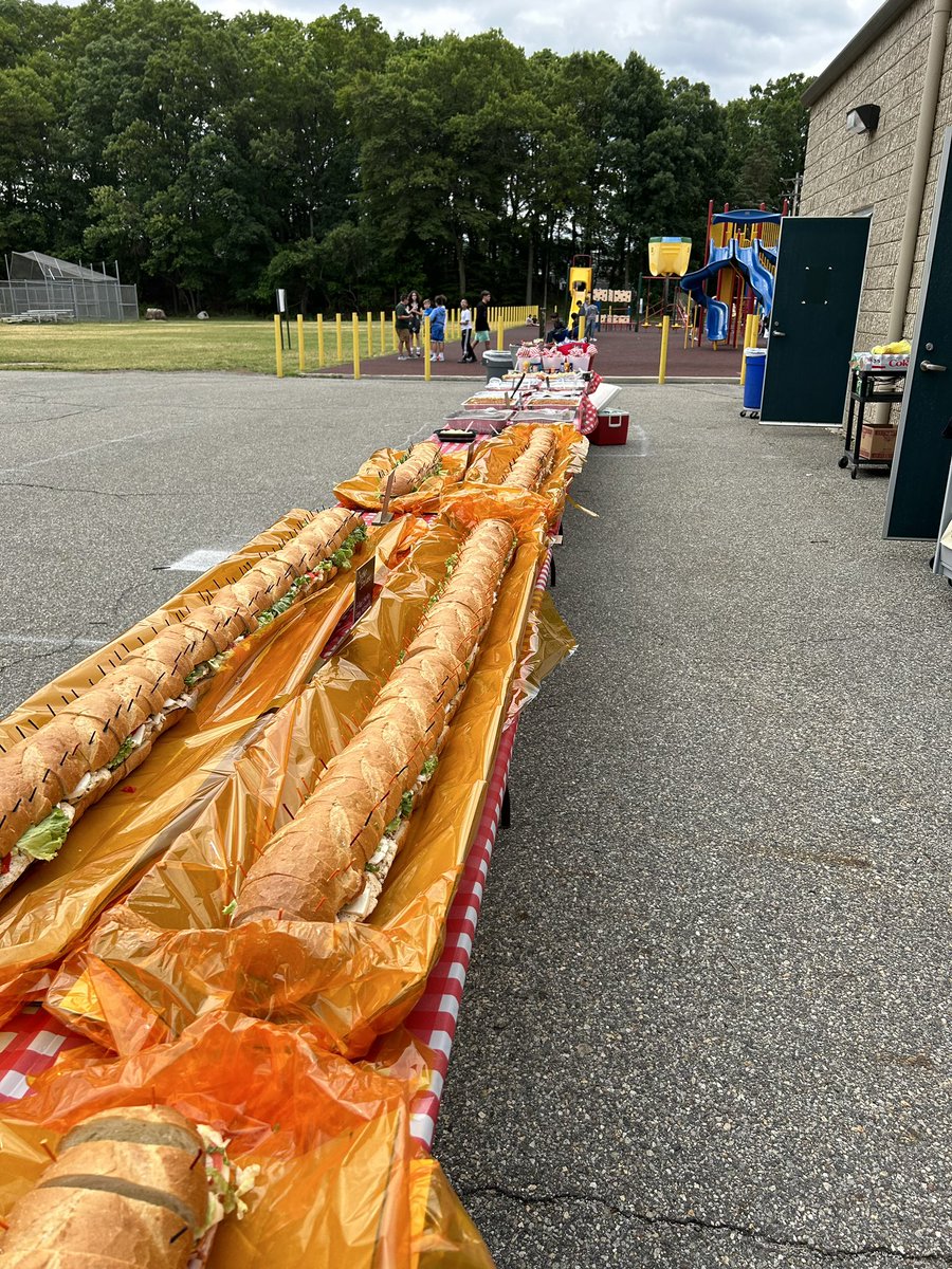 WhartonBPS's tweet photo. MacKinnon Class of 2023 enjoy a picnic with classmates and their teachers. https://t.co/Q4irjKWQWA