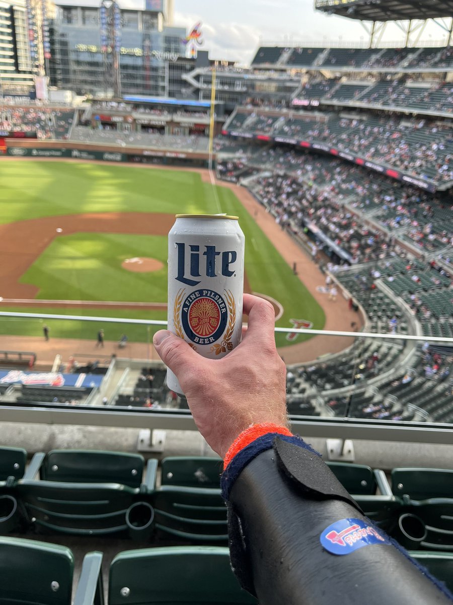 TheBoozerweight's tweet photo. Thursday night booze and baseball. #beer #Braves #ForTheA #baseball #Boozerweight #BionicBoozerweight https://t.co/M9nKuplPiO