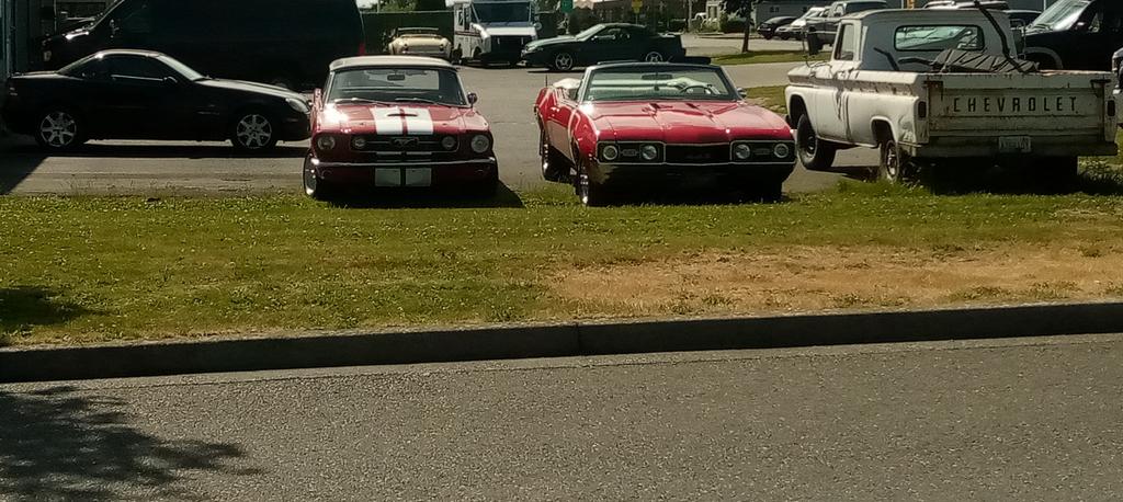 SevenKingsRaci1's tweet photo. A lot going on in this photo #carspotting https://t.co/j9aqNiSnPz