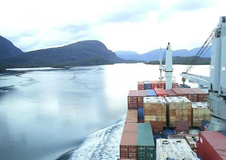 PortalPortuario's tweet photo. Advierten que proyecto de cabotaje marítimo no promueve “hacer más competitiva la bandera chilena” - https://t.co/TZZAwy11Is #Chile #Cabotaje #Armasur #Ley https://t.co/e0qzwPTyMP
