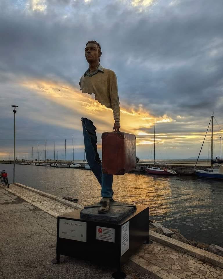 LauradeBife's tweet image. #sculpture #fragmented 

by Bruno Catalano

brunocatalano.com