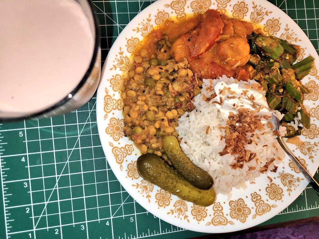 Dinner time 🧡💛💚 healthy shrimp curry dinner with okra and dhal with peas. 😋 Yumm #Foodie #Foodies #dinnertime #TorontoEats #GoodEvening