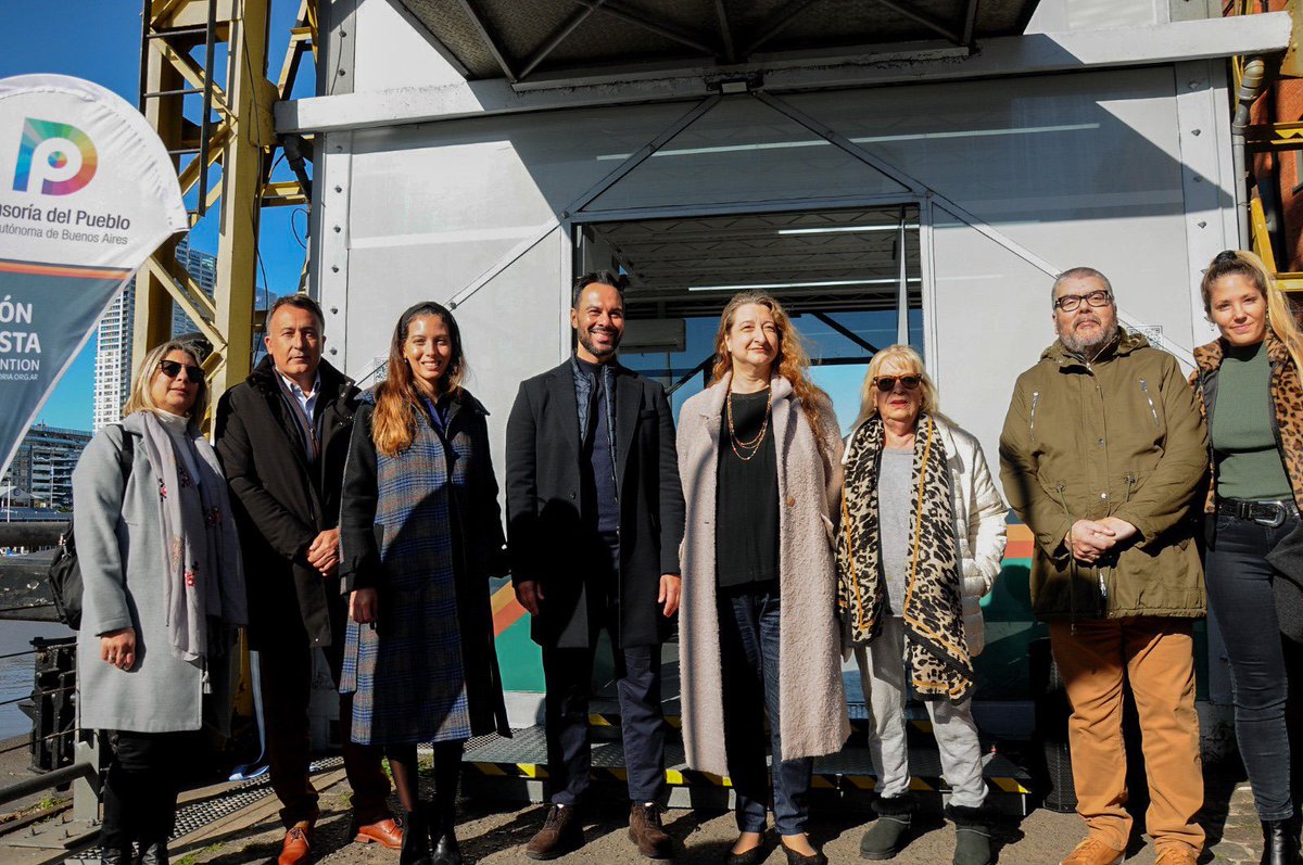 Junto a Carlos Palmiotti, defensor adjunto de la @defensoriacaba, inauguramos una oficina orientada a la atención de consultas y reclamos de las y los turistas que visitan la Ciudad de Buenos Aires.