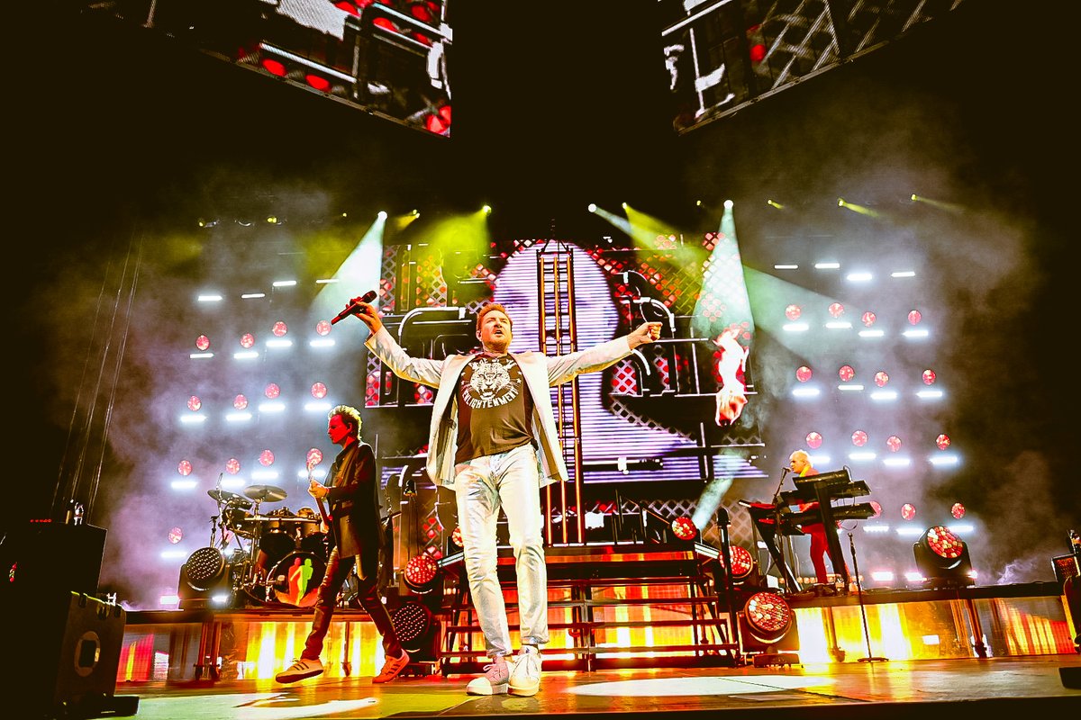 Hot-lanta ....let's have a @StateFarmArena DURAN DURAN ROLL CALL tonight - btw, is Jake in the house?
#duranlive #ddfuturepasttour