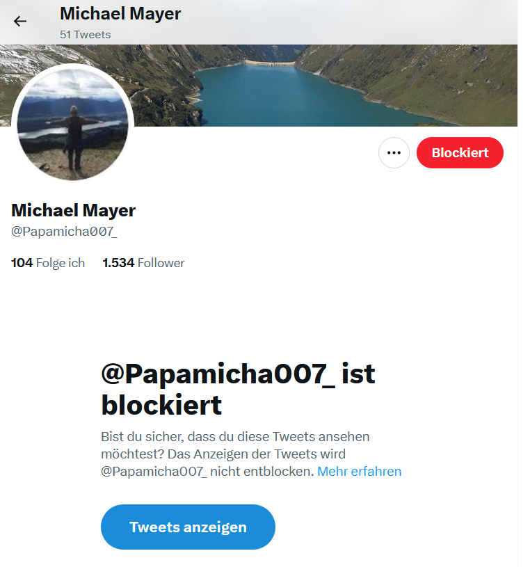 Papamicha007's tweet photo. Hallo Zusammen, heute ist mir erstmals ein Klon von mir begegnet -> bitte daher den unten genannten User (zu erkennen an dem Unterstrich nach der 7) melden, blockieren etcpp. Vorsorglich:Ich würde *niemandem* von Euch in irgend einer Weise etwas verkaufen wollen !! #Sperren #Fake https://t.co/IDUnVQFNH0