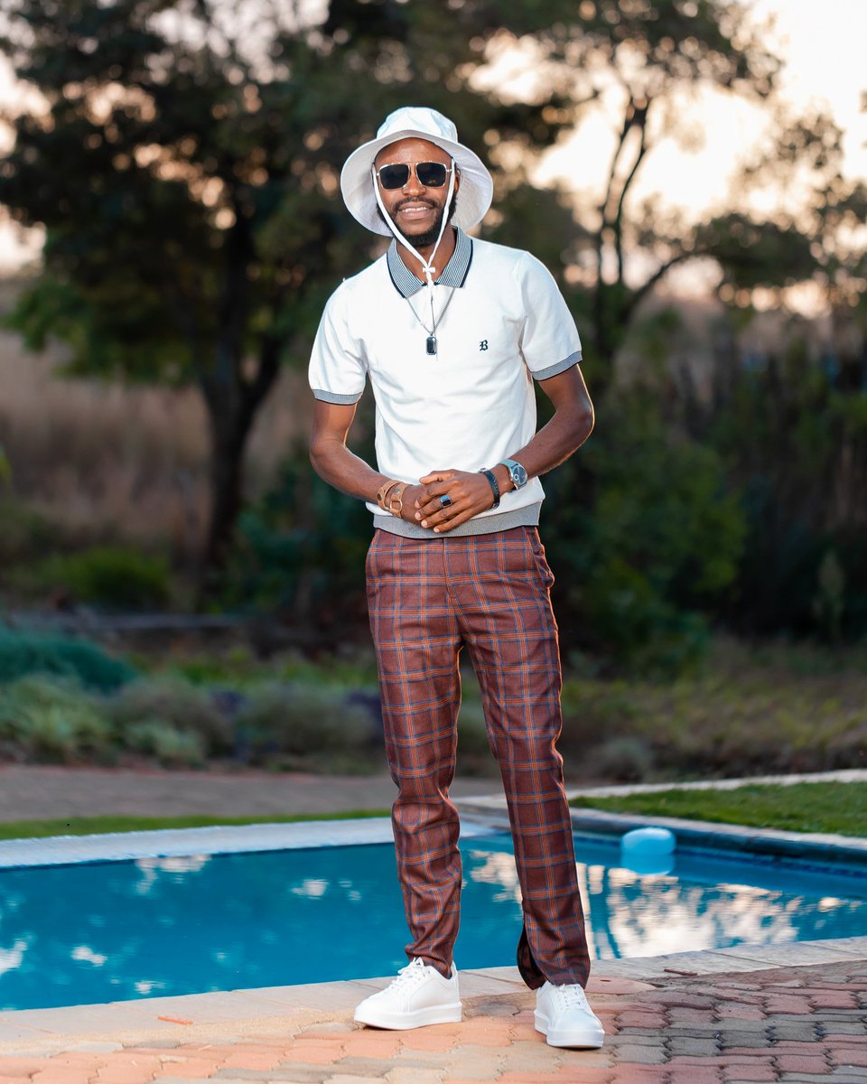 Eng_Madziva's tweet photo. Grateful for the gift of life. Thanks to @DissotiRicci and @Bakari_sibanda @by_BAKARI for the outfits.

📸 By @nashevisuals To more life🥂 https://t.co/F2rBqs3bZb