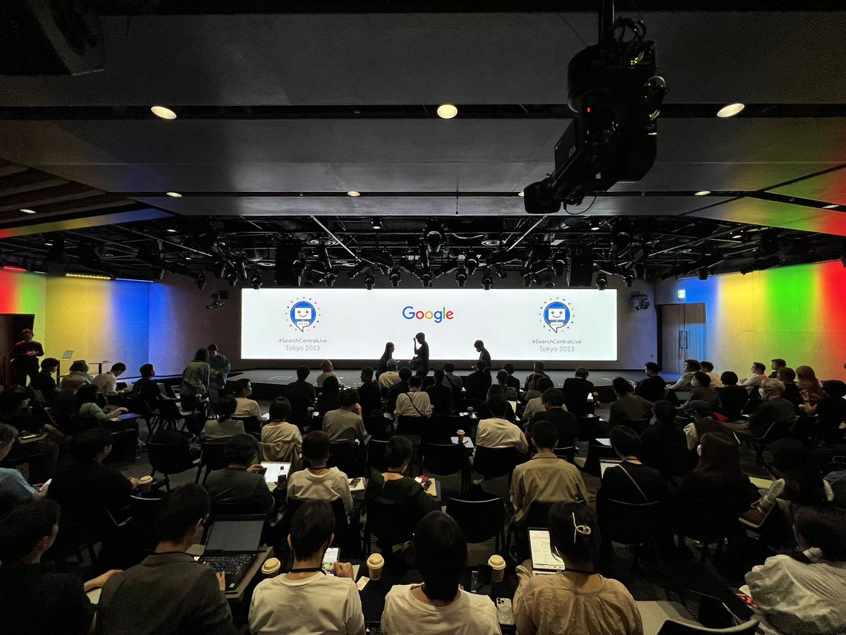 googlesearchc's tweet photo. #SearchCentralLive Tokyo is about to begin and we couldn't be more excited! So! Many! People! 😍 https://t.co/HSOS7bFZJ3