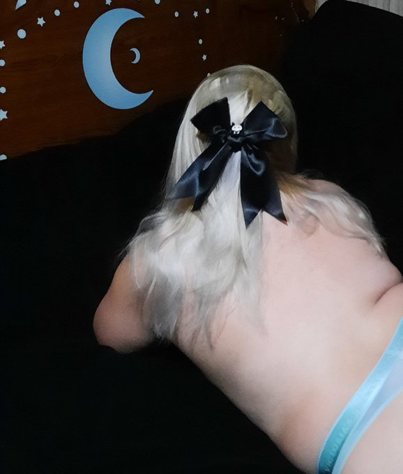 See the uncropped version on my spicy site link in bio 🖤 #pastelgoth #nsfwtwt #nsfw #Lolita #gothic #lolitagoth<a href="/tag/blond"class="tags"><span>#blond</span></a><a href="/tag/lolita"class="tags"><span>#lolita</span></a><a href="/tag/gamergirl"class="tags"><span>#gamergirl</span></a><a href="/tag/gothic"class="tags"><span>#gothic</span></a><a href="/tag/milf"class="tags"><span>#milf</span></a><a href="/tag/nsfw"class="tags"><span>#nsfw</span></a>