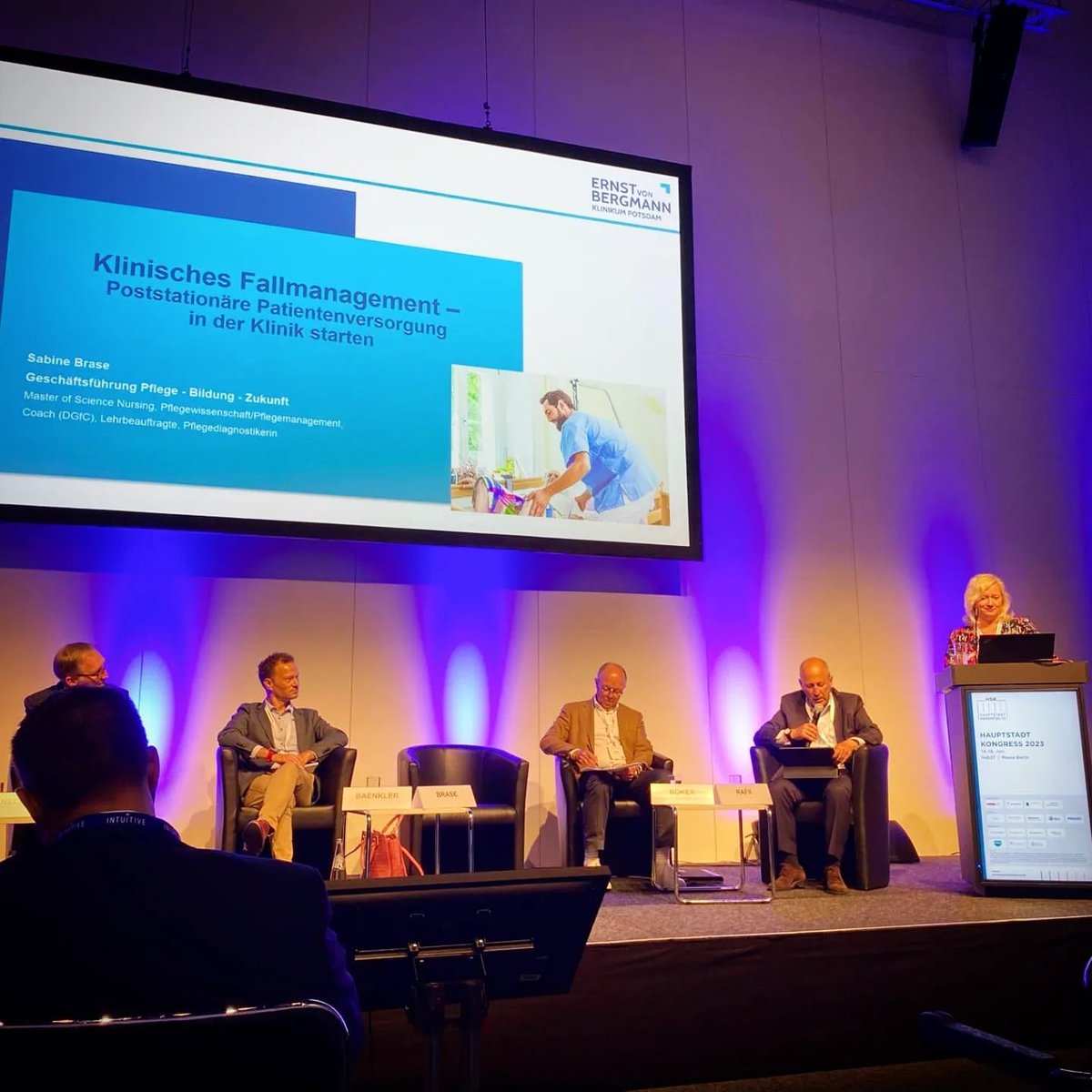 Coconbra's tweet photo. Unser #Fallmanagement Konzept habe ich auf dem @HSK_Berlin 2023 vorgestellt. Diskussion über "#Behandlungsprozess endet nicht im #Krankenhaus".
#Pflege #nurse #nursing #proudtobeanurse #APN #wissen #wissenschaft #lifelonglearning #Zukunft #Pflegeentwicklung #chn https://t.co/COiFVnNI8O