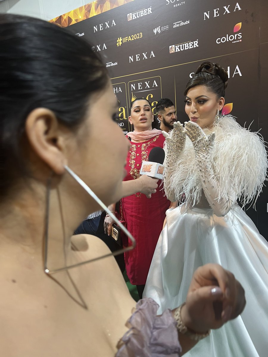 preetiihoon's tweet photo. This girl never fails to surprise &amp; impress. Her hustle is hers. I have never seen her doing it all half-heartedly.. from her clothes to posing to speaking with media, she’s fully invested.

@UrvashiRautela #UrvashiRautela #IIFA2023 #IIFARocks #Interviewwali #AbuDhabi #Moments https://t.co/Dh0uIfWP31