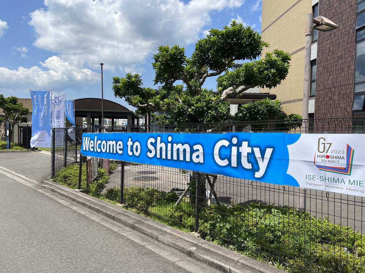 shimacity_jp's tweet photo. ついに本日から、#G7三重・伊勢志摩交通大臣会合 が志摩市で開催されます🎉

開催にあたり、各国関係者の方にむけて、ウェルカムメッセージを設置しました✨

会合が成功裏に終わることを願っています🤲 https://t.co/0UHhff8ftR