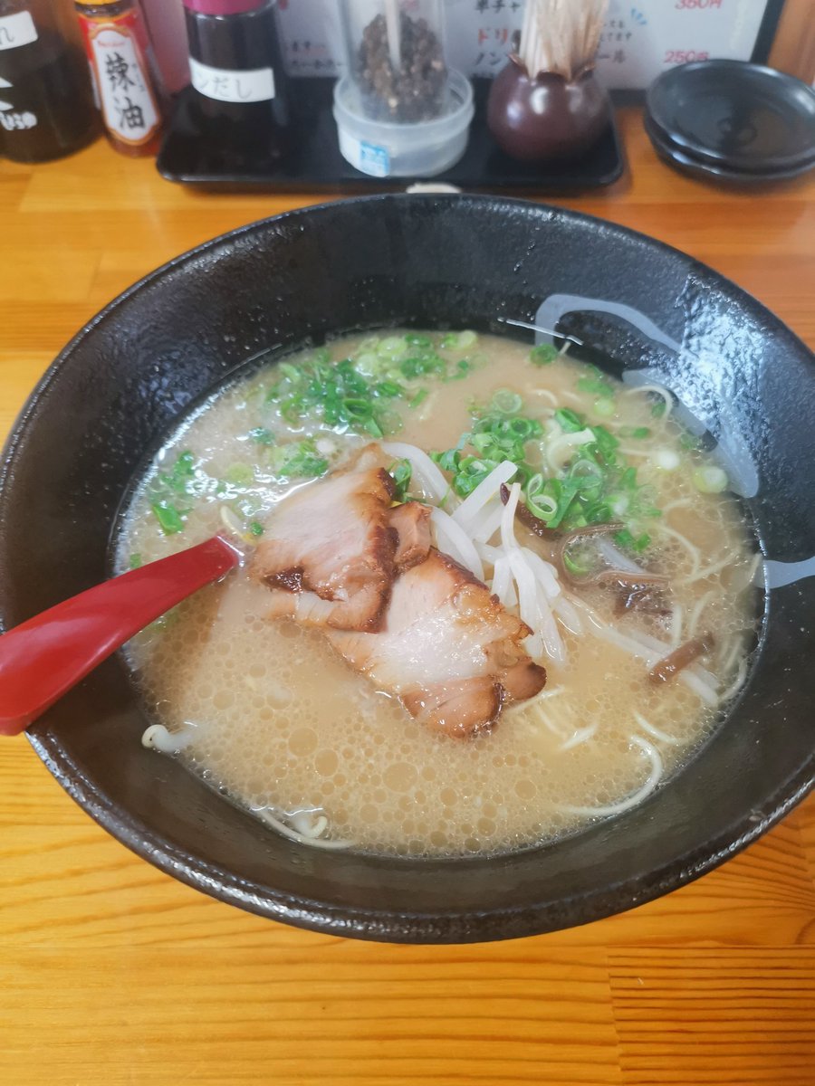 宮崎・鹿児島旅行 12 ネットで高評価だった鹿屋市の麺屋 壱笑へ 🍜 細麺にくどくないあっさり目の豚骨スープでムッチャ美味かった 😋🍜👍