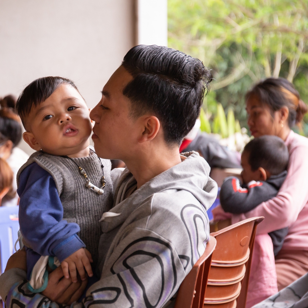 UNICEFLaos's tweet photo. As a parent, you play an important role in supporting your child's mental health and well-being.

If you are angry at your child who has done something wrong, manage the feeling by finding appropriate ways to deal with emotions 👇 

ℹ️ https://t.co/ueVS5Ikl2q https://t.co/RFAVKGJqra
