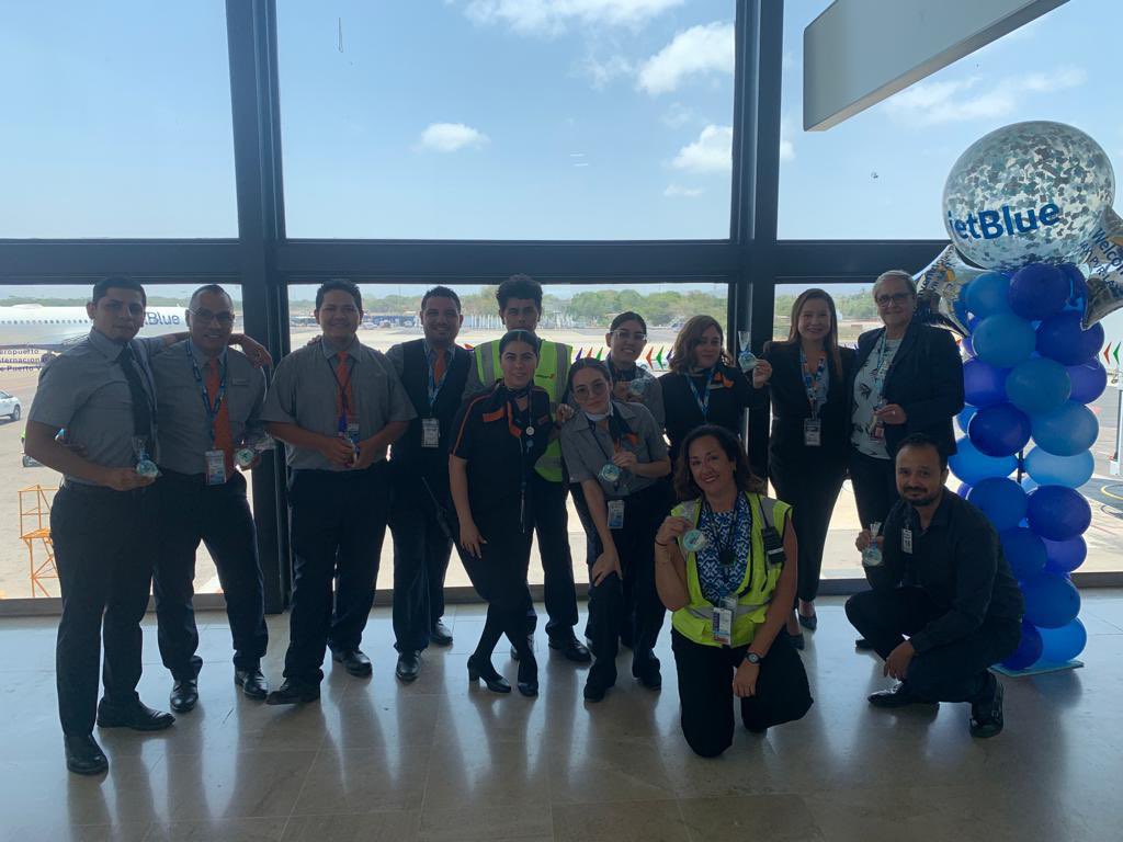 LauraHe06731963's tweet photo. @HelloJetBlue PVR - LAX launch ! Great celebration 💙🙏🏻✈️ https://t.co/veZHDHiQmY