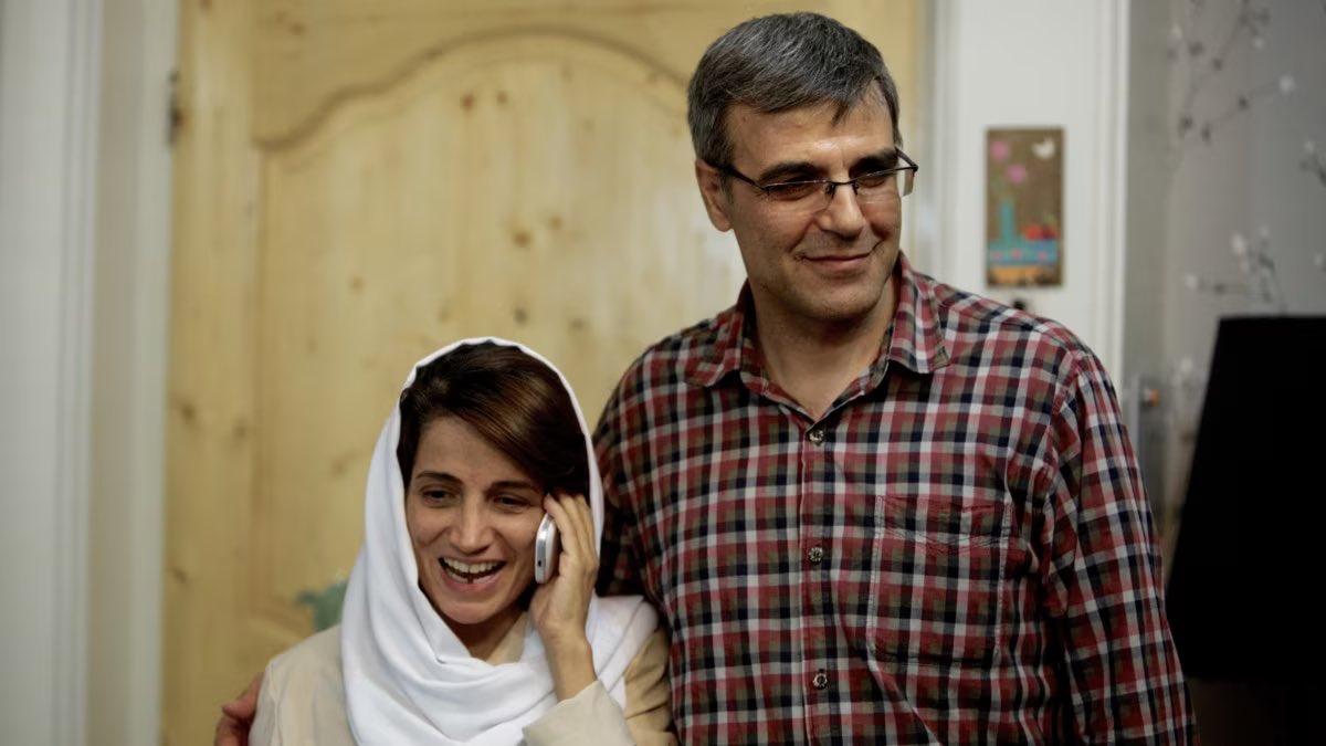 #Iran We urge @khamenei_ir @raisi_com @Amirabdolahian to release Nasrin Sotoudeh and Reza khandan immediately and unconditionally. 
#FreeReza
#FreeNasrin
#FreeRezaKhandan
#FreeNasrinSotoudeh
#NasrinSotoudeh
#RezaKhandan
#HumanRights