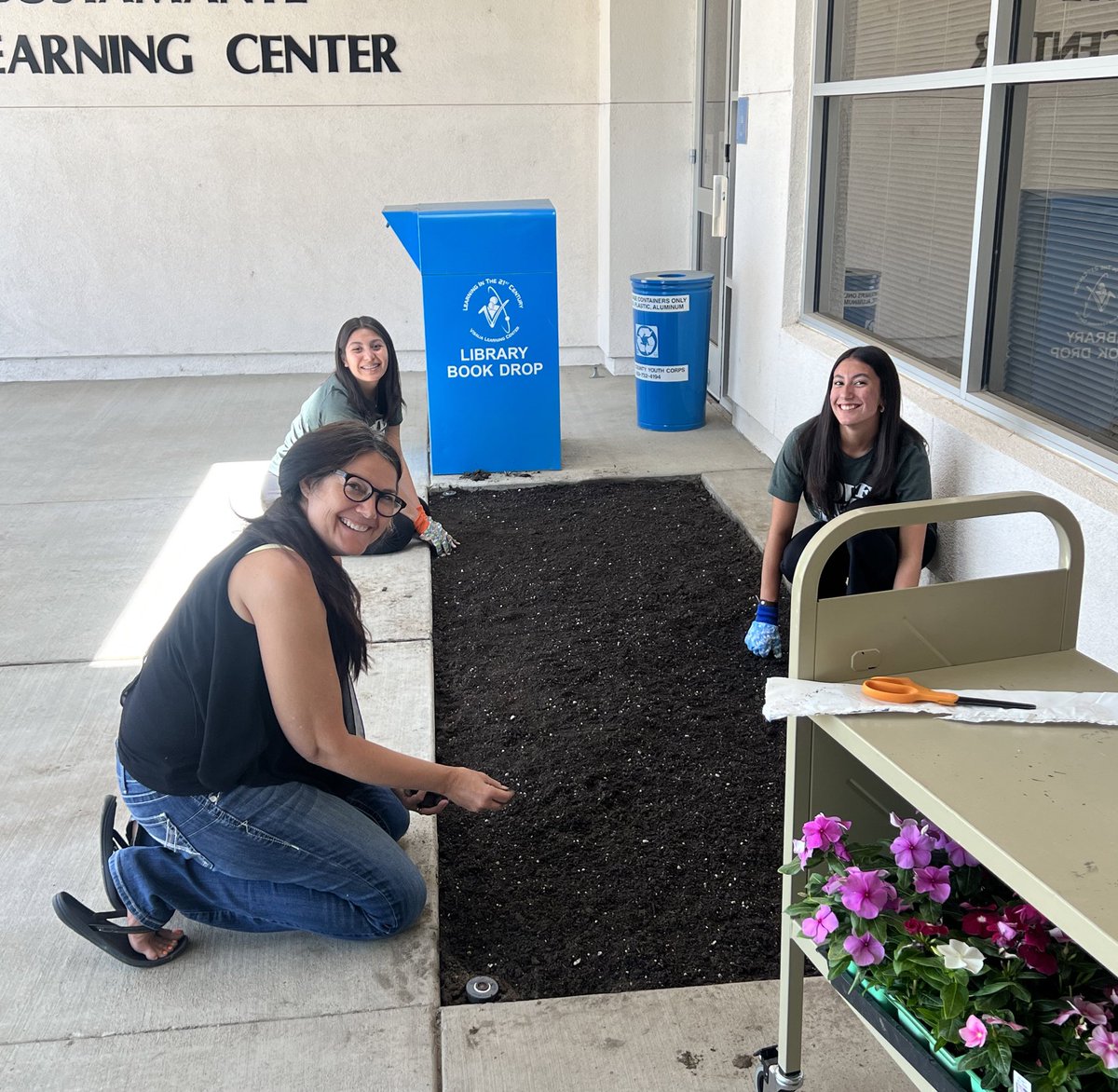 Yesterday’s VLC flower planting was a big hit with our Wed crowd. A big thanks to librarians Marsha Tilley &amp; Therese Hutchinson &amp; CTE Interns Sienna and Bellah for making this fun experience happen for this bunch! <a href="/visaliausd/">Visalia Unified School District</a>