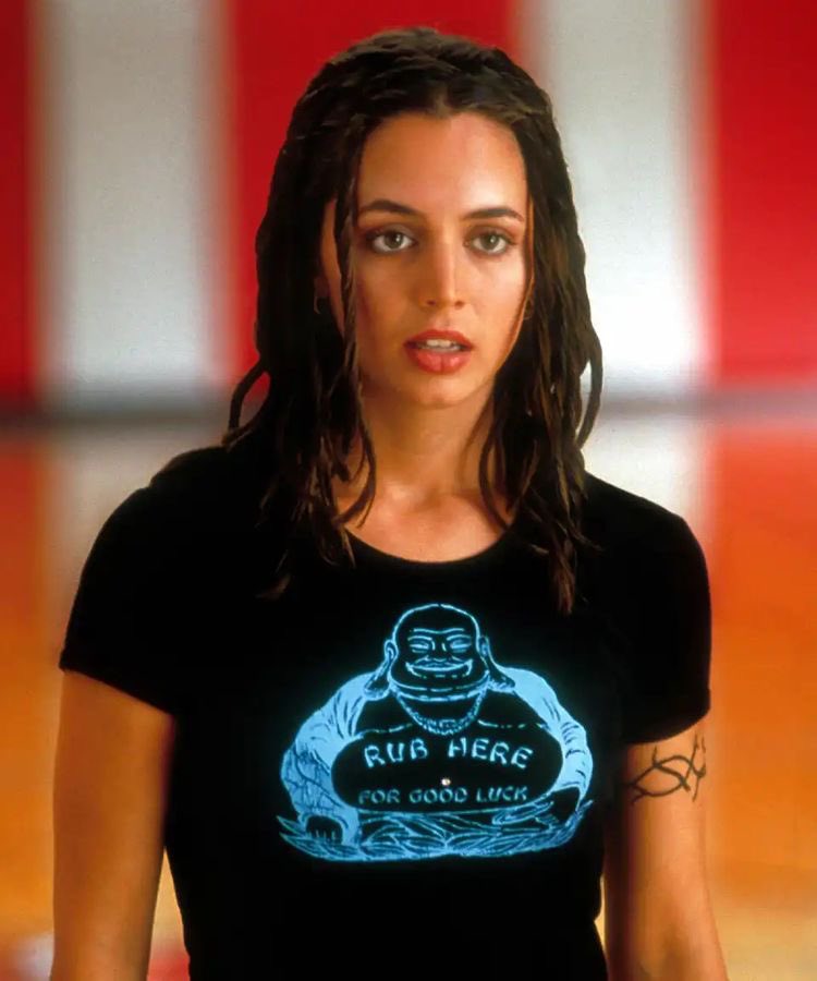 _savreyes's tweet image. a rainbow shirt in target won’t turn your kids gay but Eliza Dushku as Missy Pantone in Bring It On will 😍