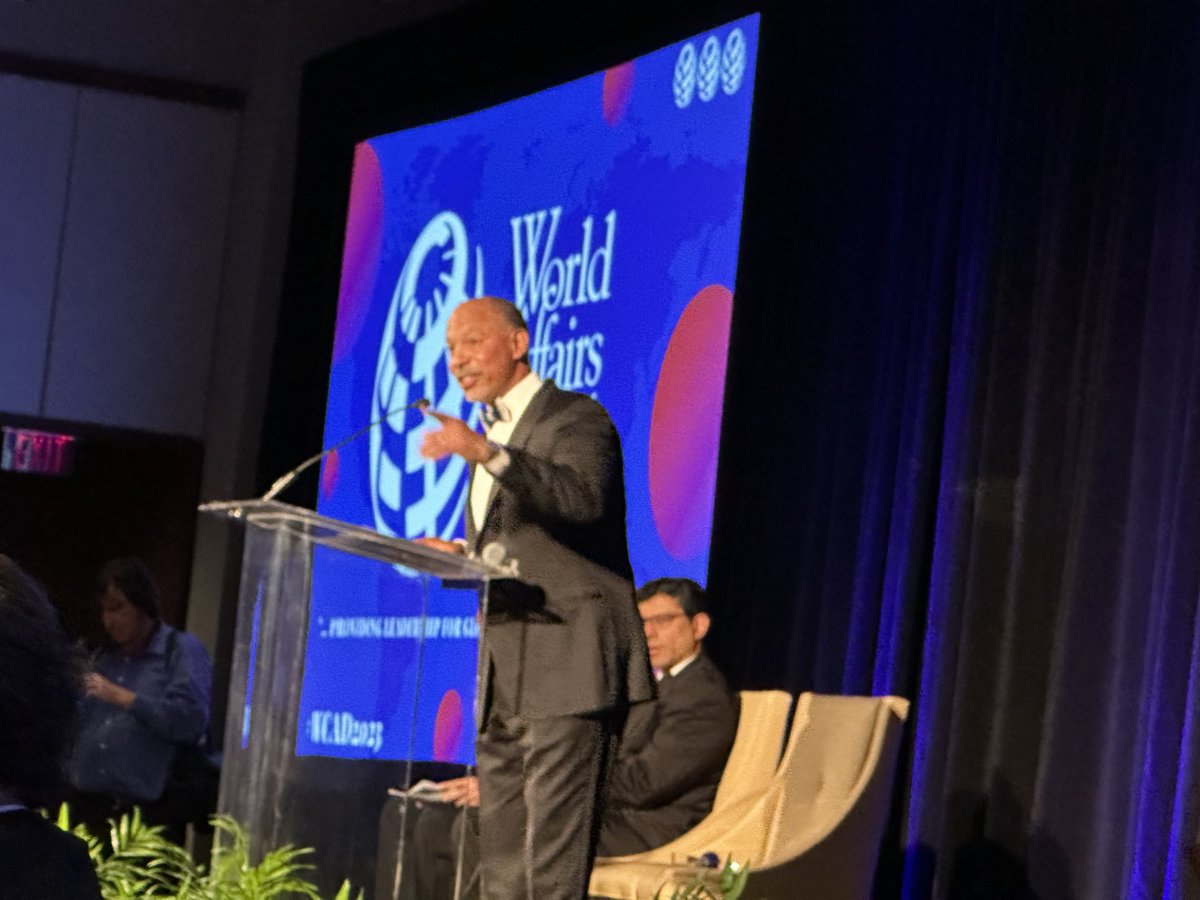 mpdrc's tweet photo. Congratulations to amazing ⁦@AtriumHealth⁩ colleague Dr David Callaway ⁦@CallawayMD⁩  the 2023 Harold P. Josephson Award Recipient https://t.co/HGkkznGQO6 ⁦@confectionsmd⁩ https://t.co/hs2KYwGXgx
