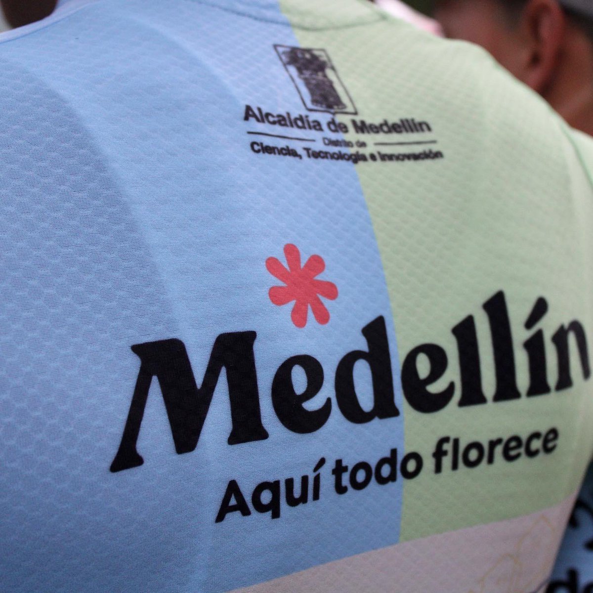 Con un prólogo de 7,8 km comenzará, este viernes, la <a href="/Vueltacolombia1/">Vuelta a Colombia 75 años #VColombia2025</a> 🔥 Los siguientes serán los horarios de salida de nuestros corredores: 

9:47 R. Oyola
10:09 J. Jamaica
10:34 B. Sánchez
10:59 A. Reyes 
11:24 M. López
11:49 Ó. Sevilla
12:14 F. Duarte

#VivaMedellín 💙