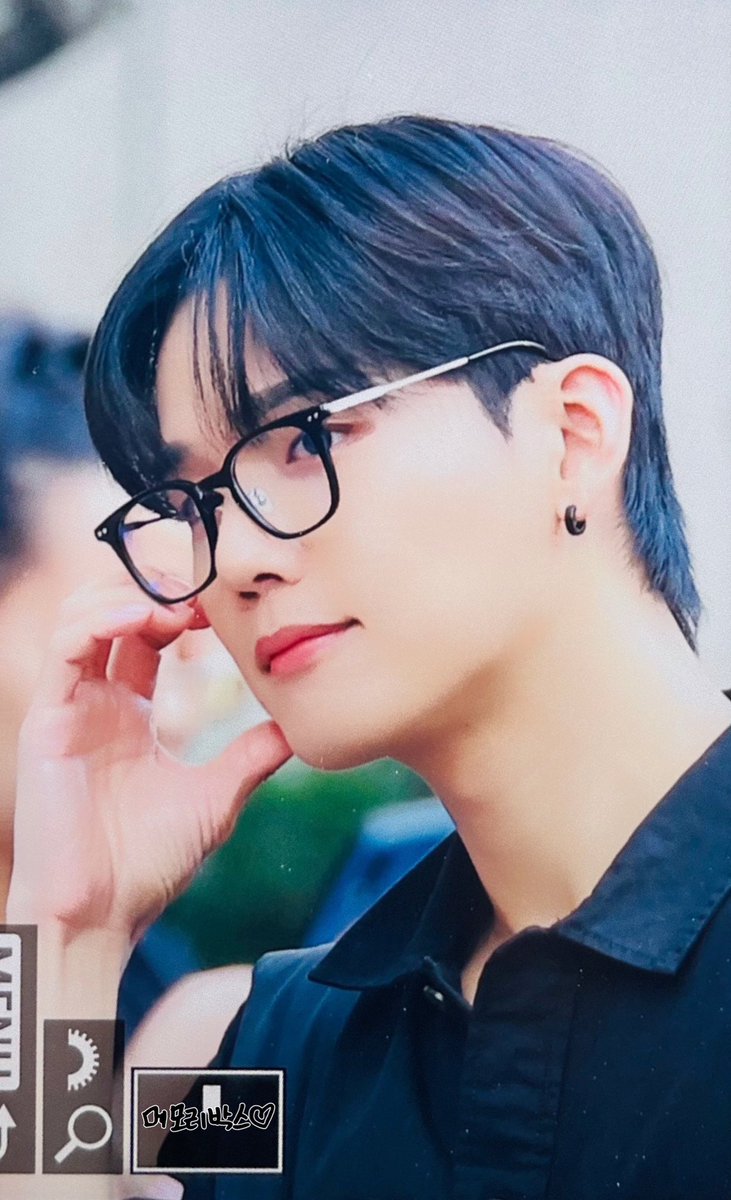 memorybox226's tweet photo. 흑발이 너무 좋아

230616
#CIX #씨아이엑스 #승훈 #Seunghun #memory_always_love https://t.co/tbpRU1DQRz