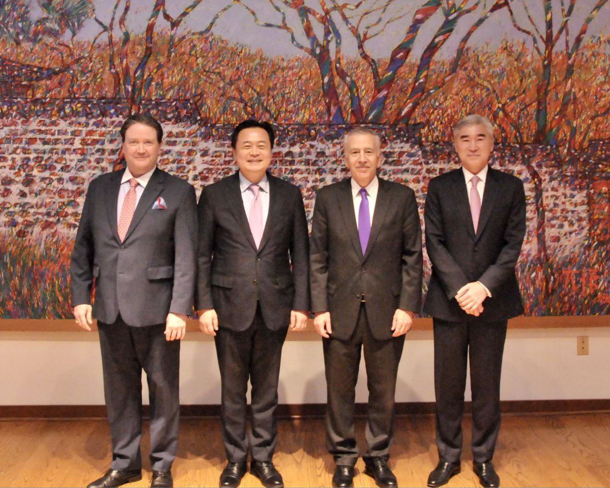 RokEmbDC's tweet image. Amb. Cho met Amb. Goldberg (@USAmbROK), Amb. Kim (@USAmbIndonesia), and Amb. Knapper (@MarcKnapper). We thank them for their strong support of the #ROKUS alliance on the 70th anniversary and their unwavering friendship, especially with the successful #StateVisit.