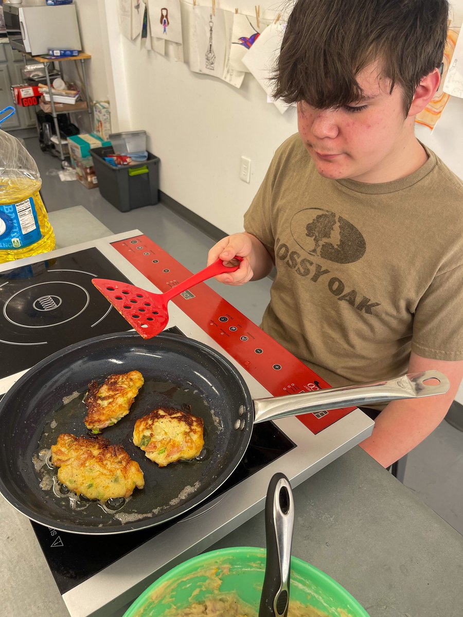 Some yummy shots of our culinary arts class in Madisonville! 😋🧑‍🍳

#lightofchance #breatheyouthartsprogram #arts #wellness #artsandwellness #bowlinggreenky #madisonvilleky