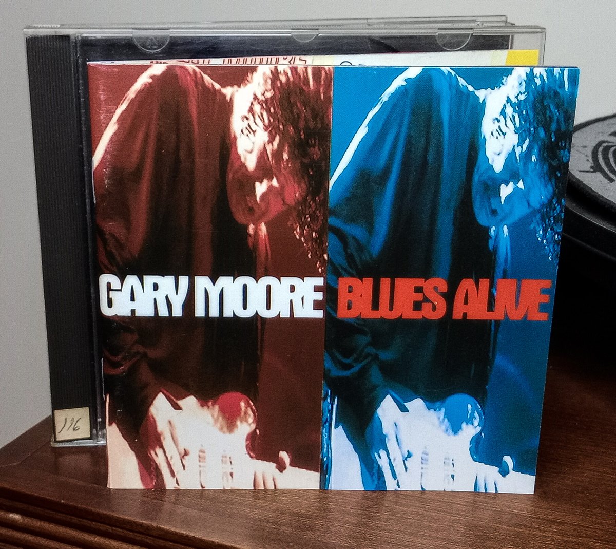 I'm sorry but there will never be another Blues guitar player like Moore again... 😞 Never forgotten! 🍻

🇬🇧 GARY MOORE: 'Blues Alive' (1993) 

🎧 youtu.be/VZbaP9XMzY8

#GaryMoore #BluesAlive #Rock #Blues #NowPlaying #BluesRock #Playlist #CD #music #90s #liverecording