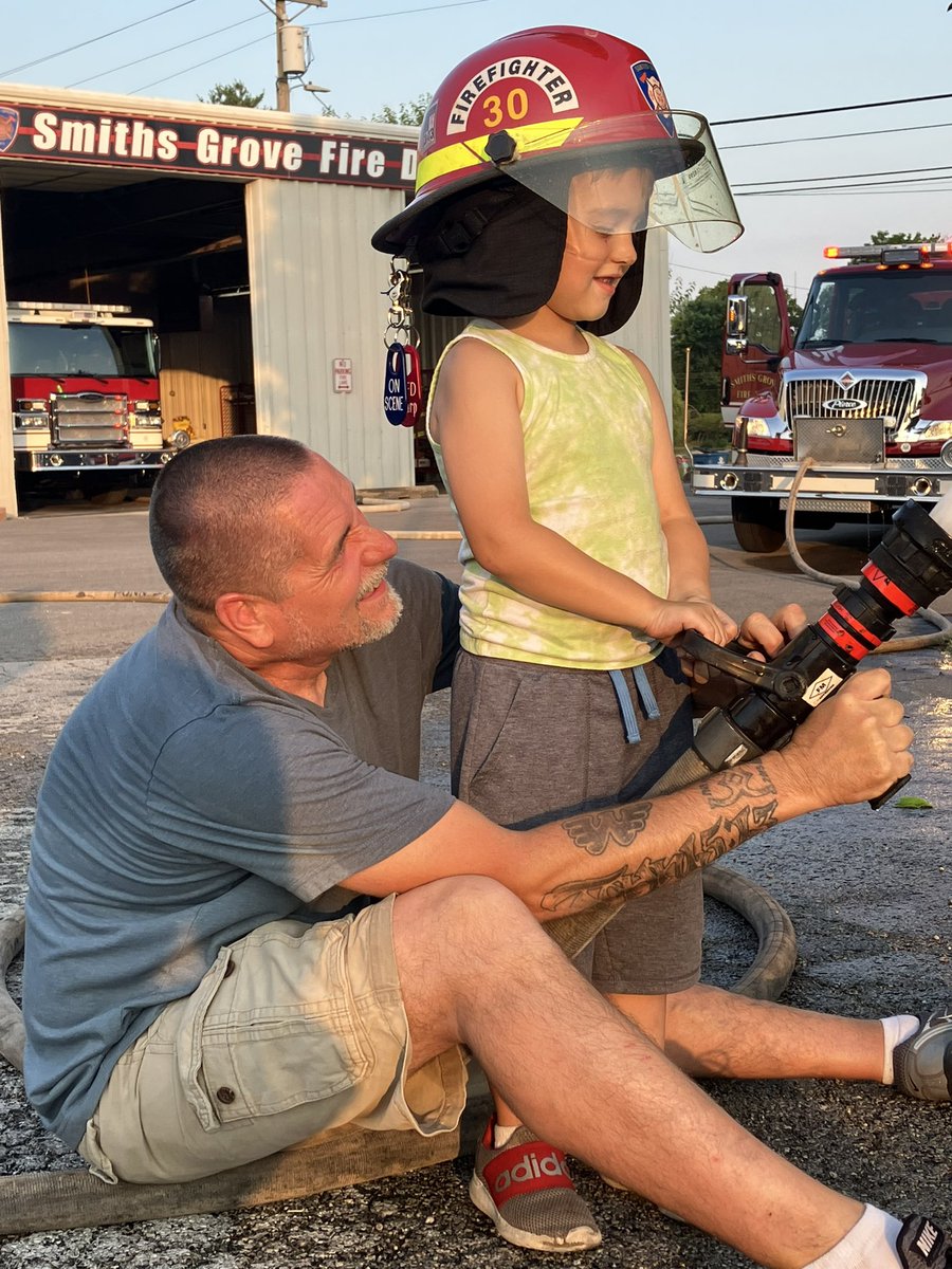 smiths_fire's tweet photo. A special thanks to Larry for stopping by our training tonight. https://t.co/eM35JinLNH