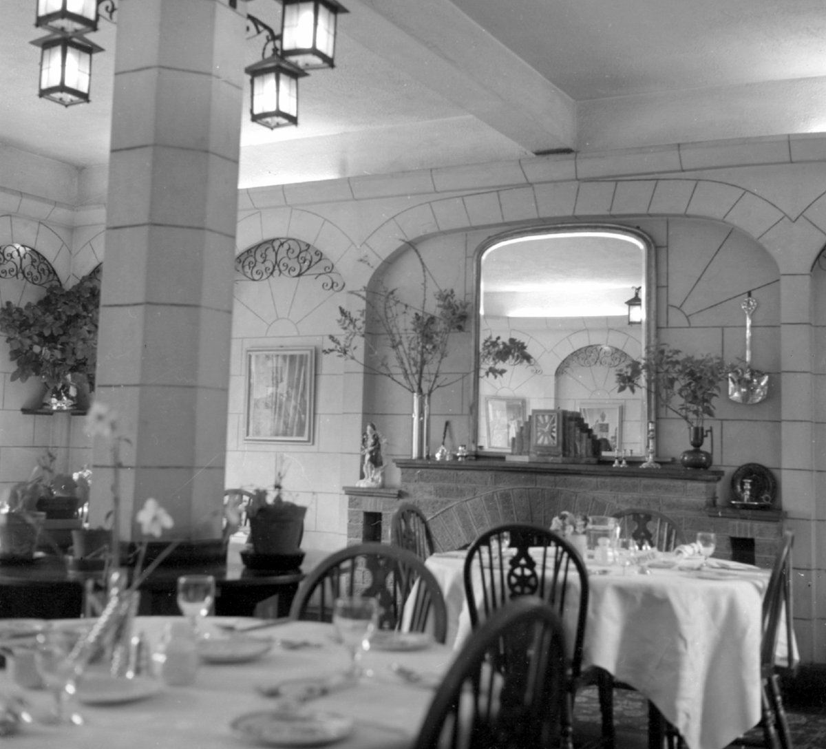 Roxborough Hotel Dining Room Rostrevor © Tourism NI (National Museums NI)