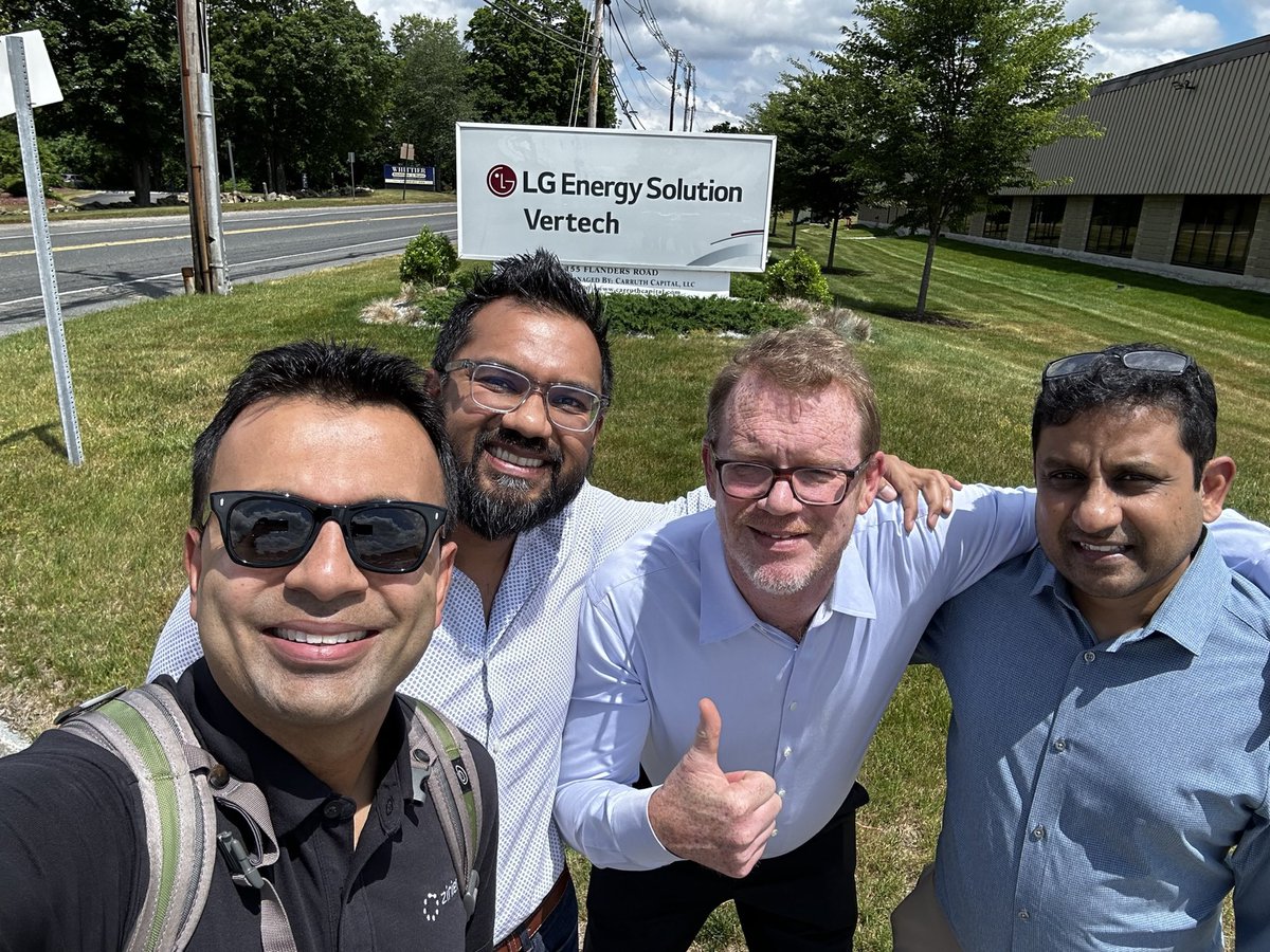 pchakravarty's tweet photo. #loveselling and why not, when your customers and partners treat you to a surprise all-you-can-eat ice cream truck 😀
#stilldayzero @zinier https://t.co/mHfjOPl602