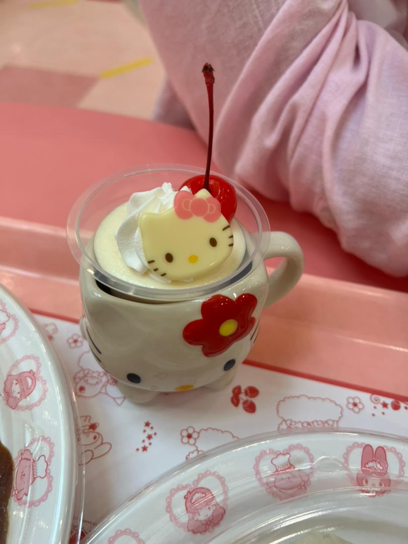 Esto es lo que comí en mi visita a Sanrio Puroland, el parque temático de Hello Kitty en Japón, ¿Habían visto algo más kawaii?
