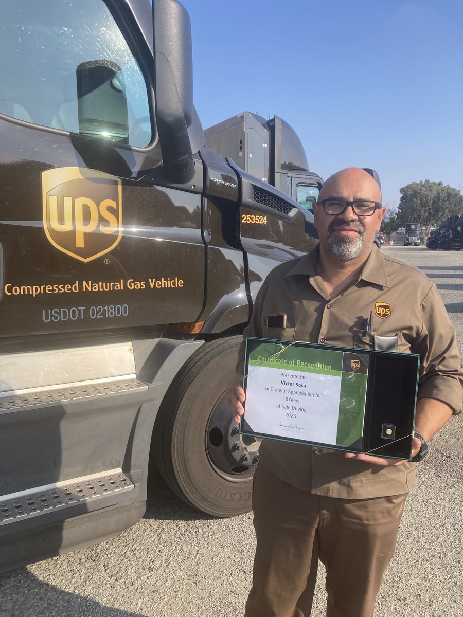UPSOntarioDDST's tweet photo. Please congratulate Ontario’s safety committee member Victor Sosa on his 18 years of safe driving ⁦@divine2wincom⁩ ⁦@IsaacRamirezso1⁩ ⁦@abarboza_31⁩ ⁦@Jess_ONTCAFDR⁩ ⁦@CACHFeeder⁩ ⁦@UPSCerritosFdr⁩ ⁦@SfecaFeederSfty⁩ ⁦@CarolBTome⁩ https://t.co/LhtbhQ23EZ