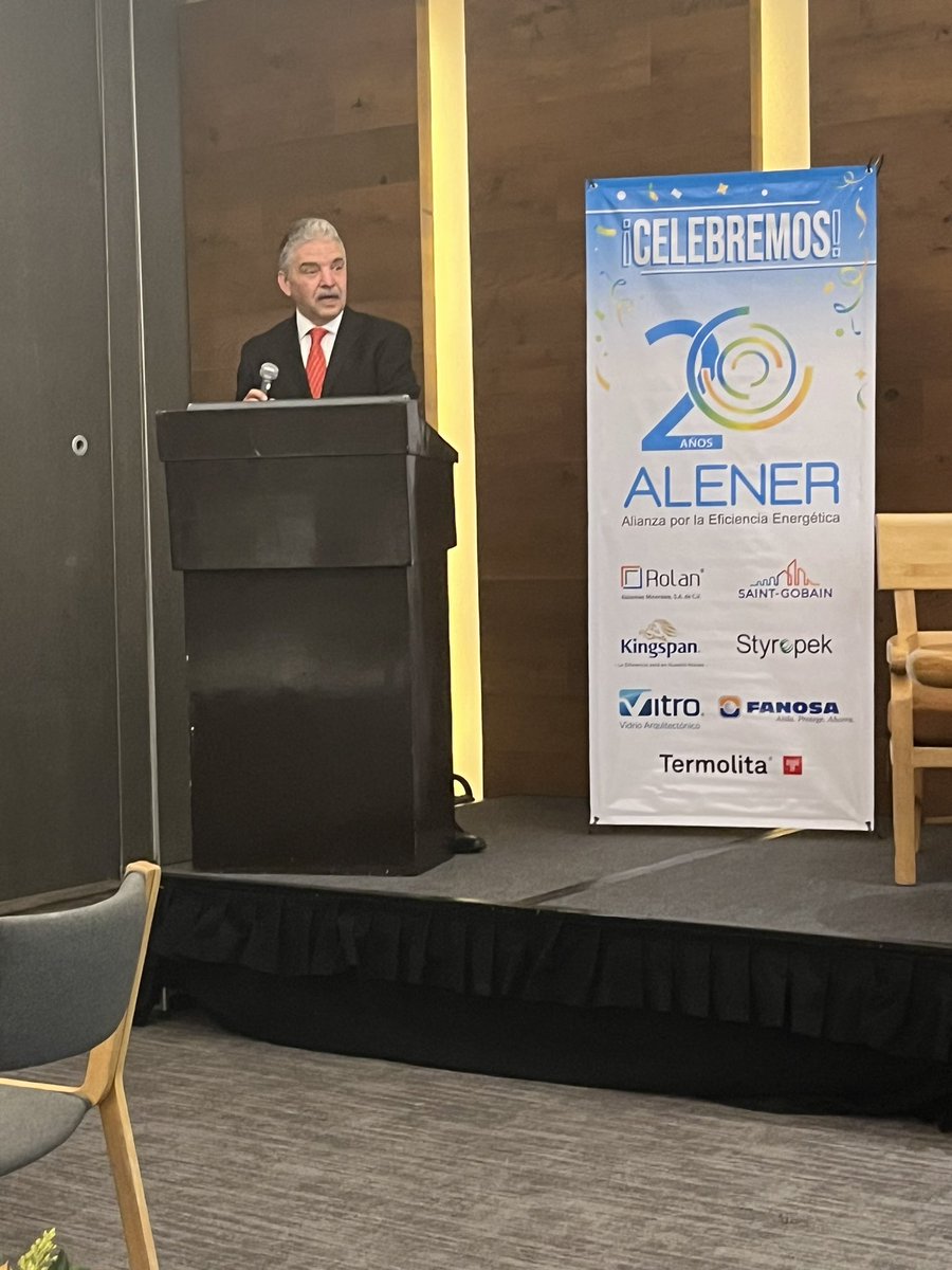 DIbarguengoitia's tweet photo. Muchas felicidades a @AlenerMexico por estos primeros 20 años!! @LAVegaVaca https://t.co/PgkAZC7NK5