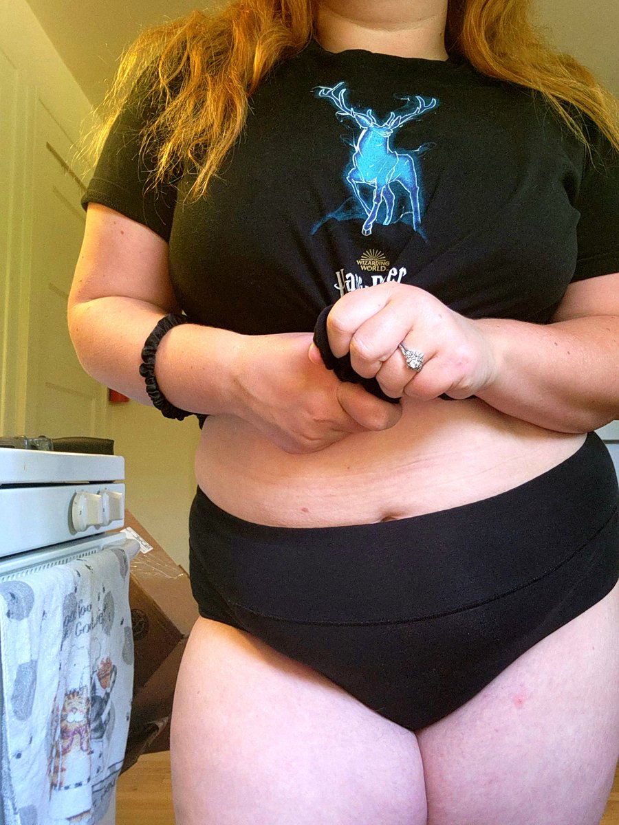 Lilith_802's tweet photo. What would you do if you came home to me cooking you dinner like this 😋 😏

https://t.co/k2AWJTEDPn https://t.co/GaDbyOd9gE