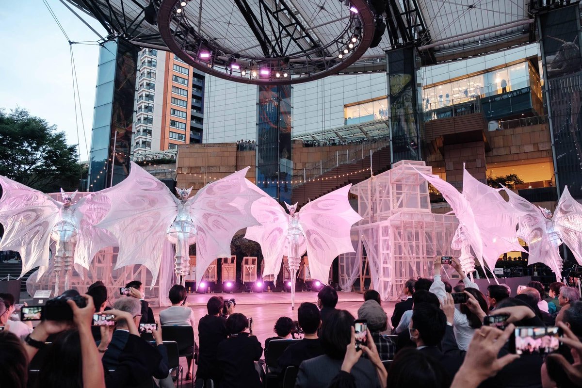 Tokyo_gov's tweet photo. During Roppongi Art Night 2023, a variety of extraordinary and beautiful works were displayed in the Roppongi district, filling the area with contemporary art, design, music, video, and performance. This #Tokyo event created a surreal experience for all who attended. https://t.co/xDAaXlsl3T
