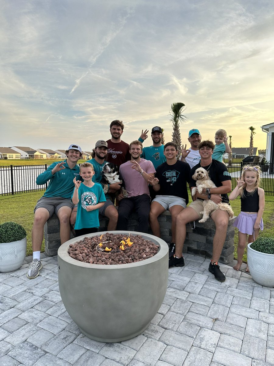 A little bit of #FAM1LY time with the boys at the house  … good food, fellowship, & lots of “feeding the good wolf” tonight! It was a great night to be a Chant - 2023 LFG! #ChantsUp #TealTeam6