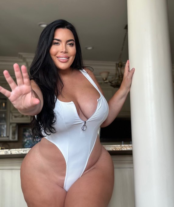 Have a great night 🤍  https://t.co/bWO5AJGaCz https://t.co/5hF9lhPsKP