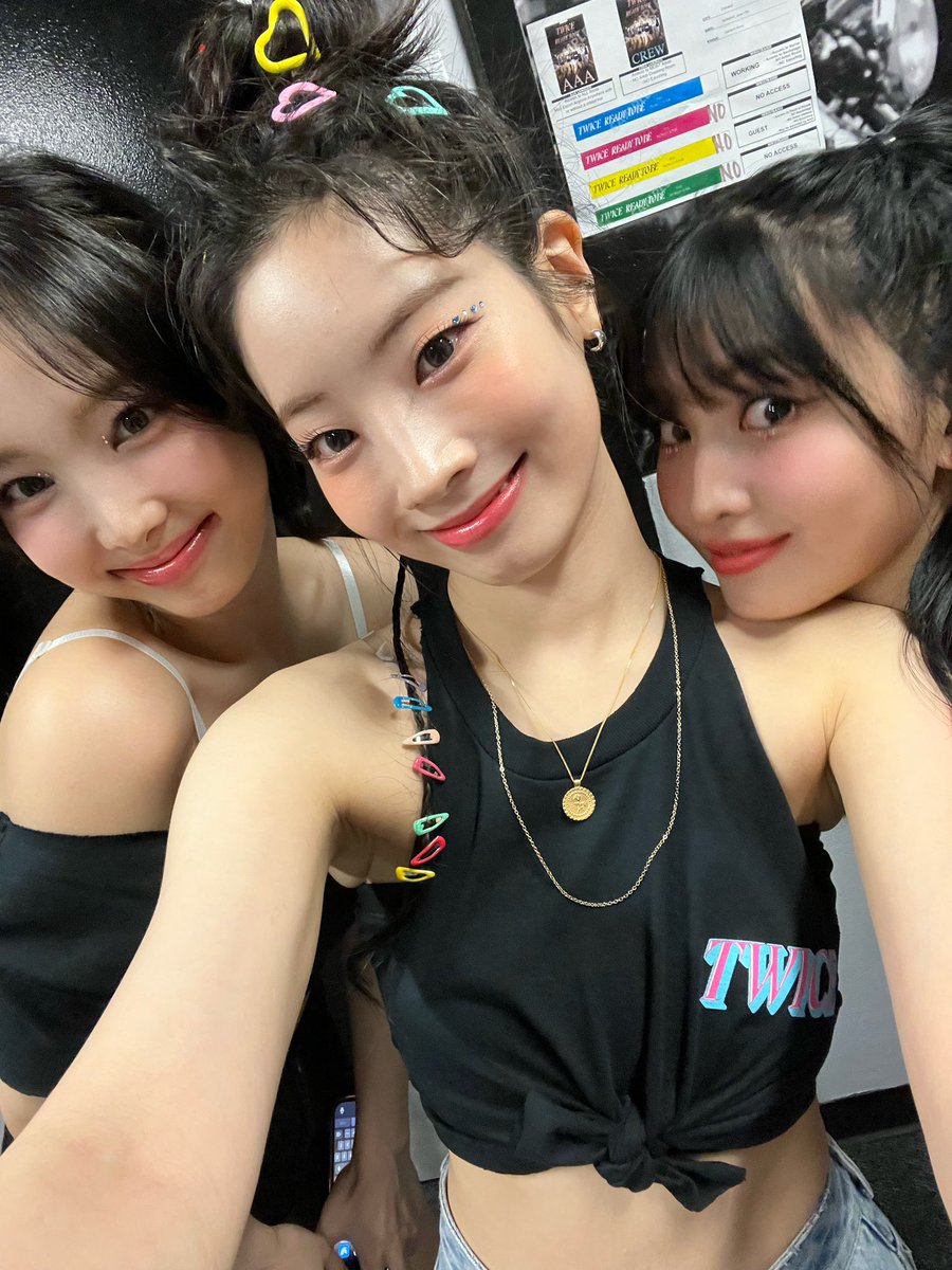 arrow2581's tweet photo. @dahyuggie Love this picture! https://t.co/26tXYVrcqW