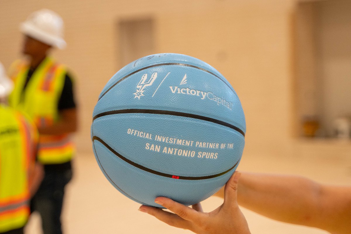 JeffGSpursZone's tweet image. The Rock is slowly coming together, #porvida fans.

Spurs &amp;amp; Victory Capital held a ceremony to sign the basketball court subfloor at the Victory Capital Performance Center. Peter J. Holt, RC Buford, Keldon Johnson, Victory Capital Chairman &amp;amp; CEO &amp;amp; Victory Capital Chief Marketing…
