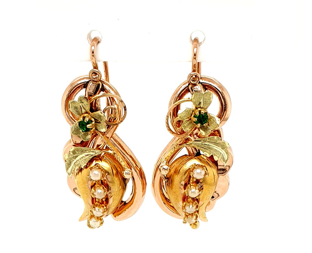 9ct Yellow Gold Tsavorite Garnet and Pearl Drop (31.5mm long) Earrings $3,950-
#earrings #victorianearrings #garnet #yellowgold #gold #dropearrings #antiqueearrings #lghumphries #humphries #sydney #australia #jewellers #jewellery #watches #antique #vintage #makejewelry